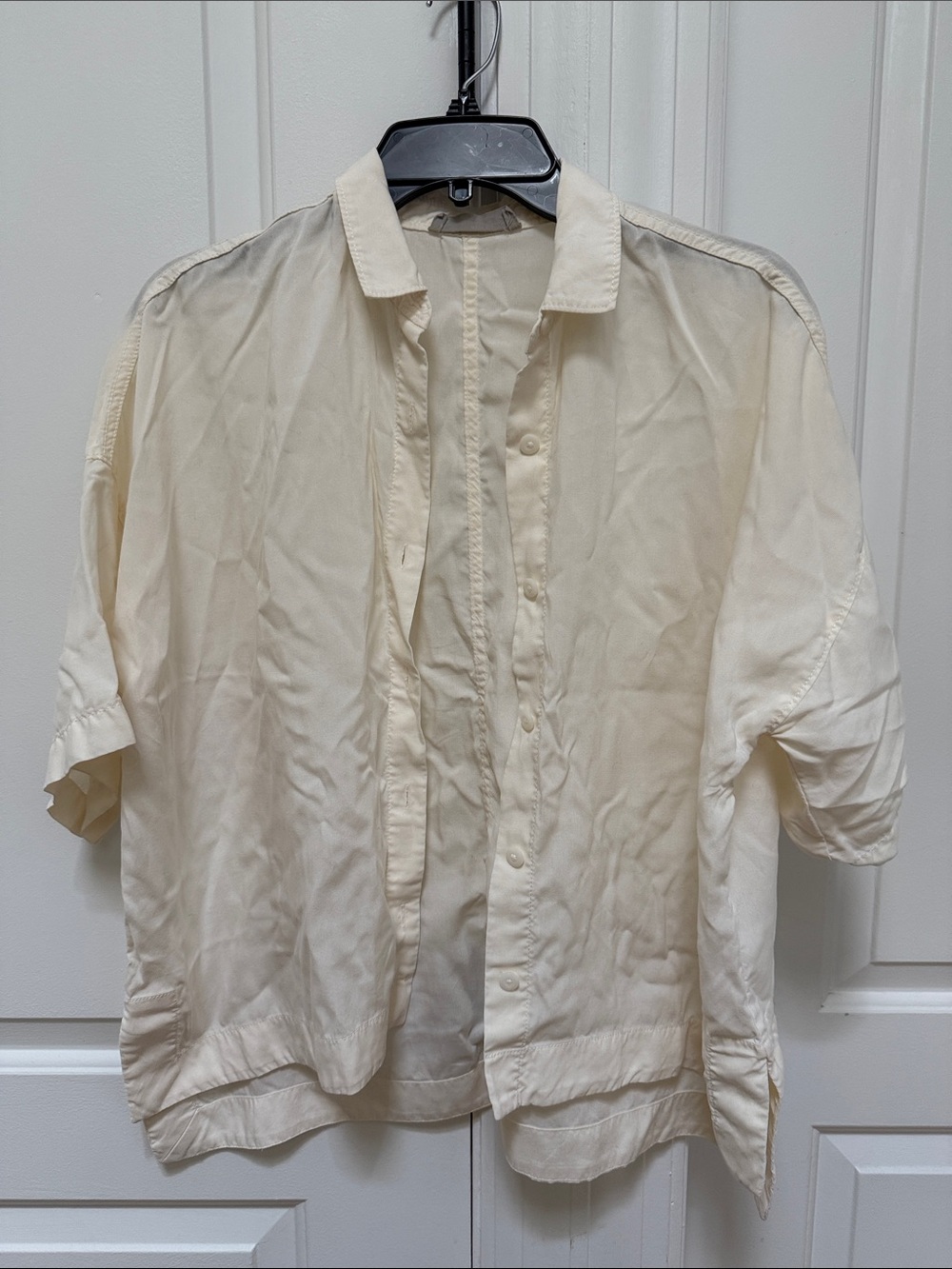 Everlane Cream Short-Sleeve Casual Button-Down Shirt in Tencel Size S